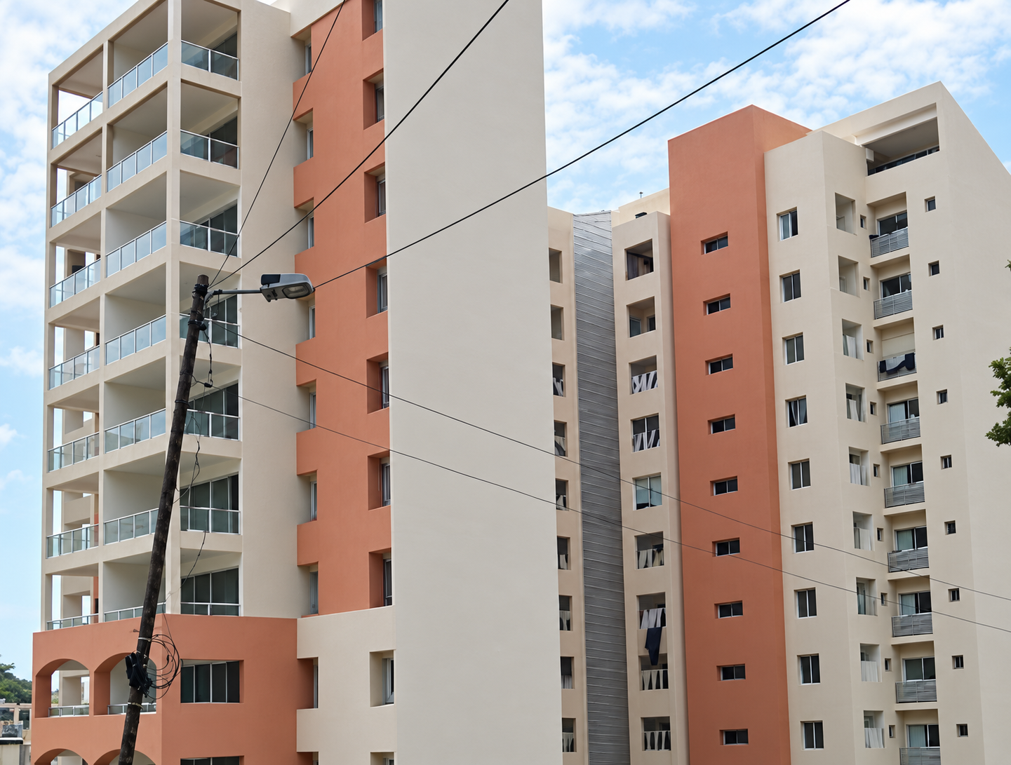Aluminum façade and balconies at Fanar Residence